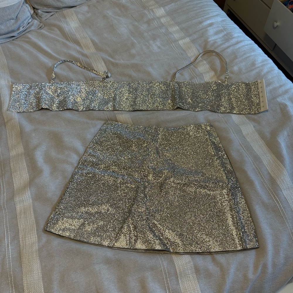 White fox boutique “one last time skirt and crop set” size XS/S